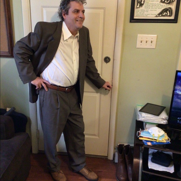 Suits - Picture 2 of 6